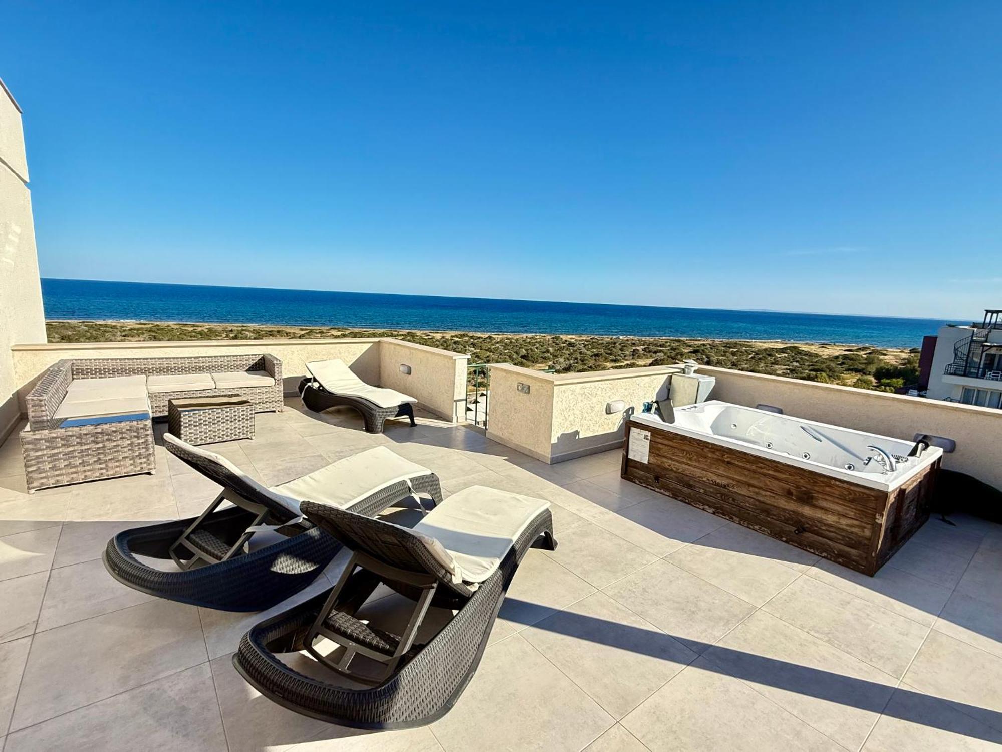 Relaxing Penthouse Suites By The Sea Vokolidha Buitenkant foto