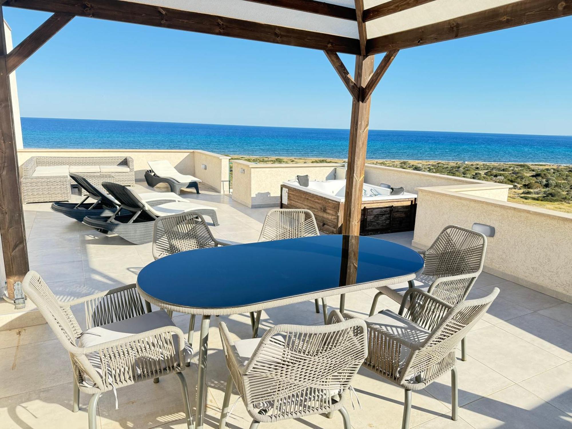 Relaxing Penthouse Suites By The Sea Vokolidha Buitenkant foto